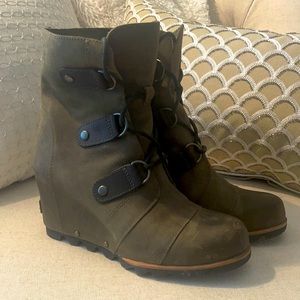 Sorel Women’s Joan of Arc wedge boot.